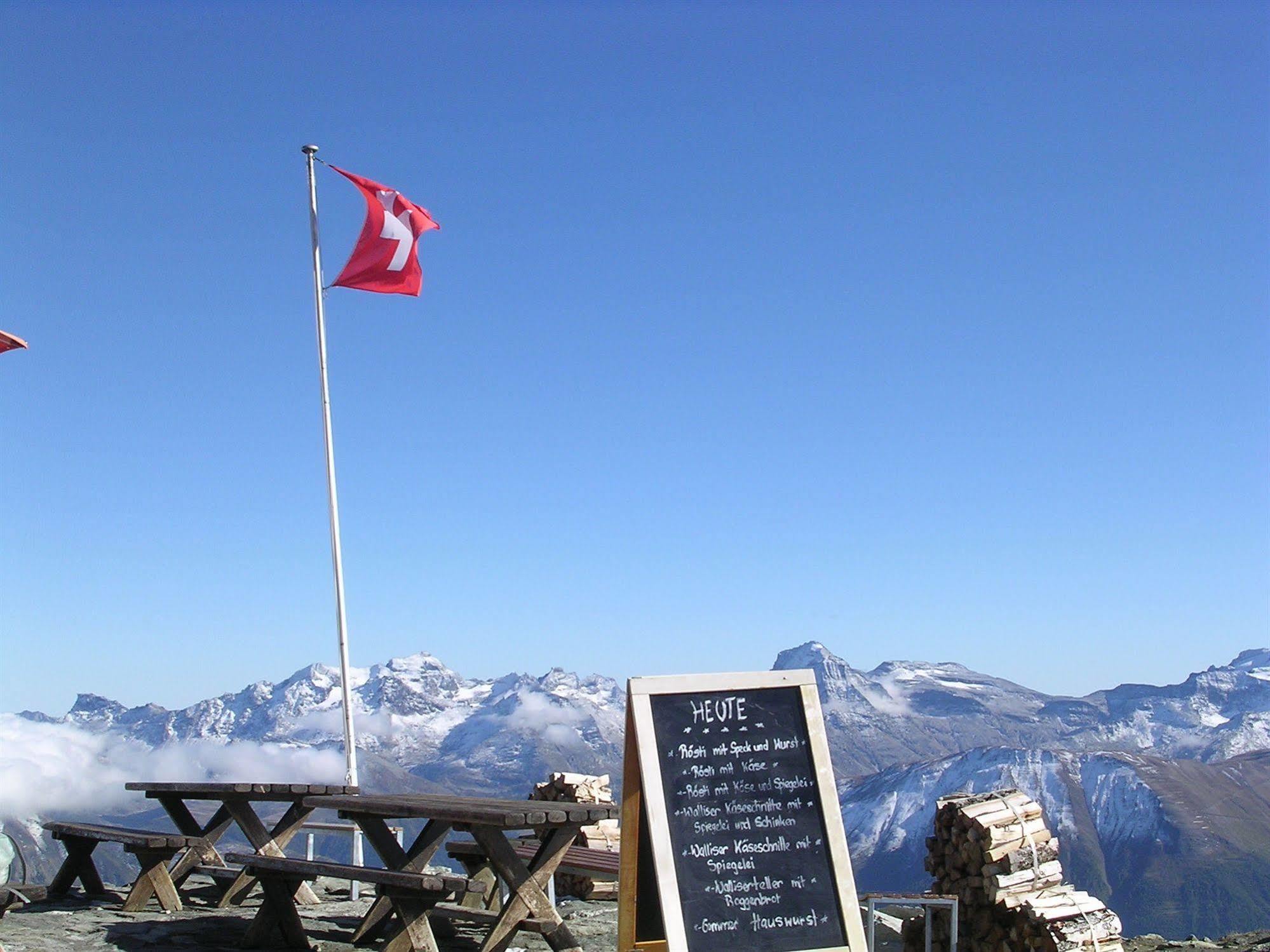 Chalet Des Alpes Bed & Breakfast Crans-Montana Exterior photo