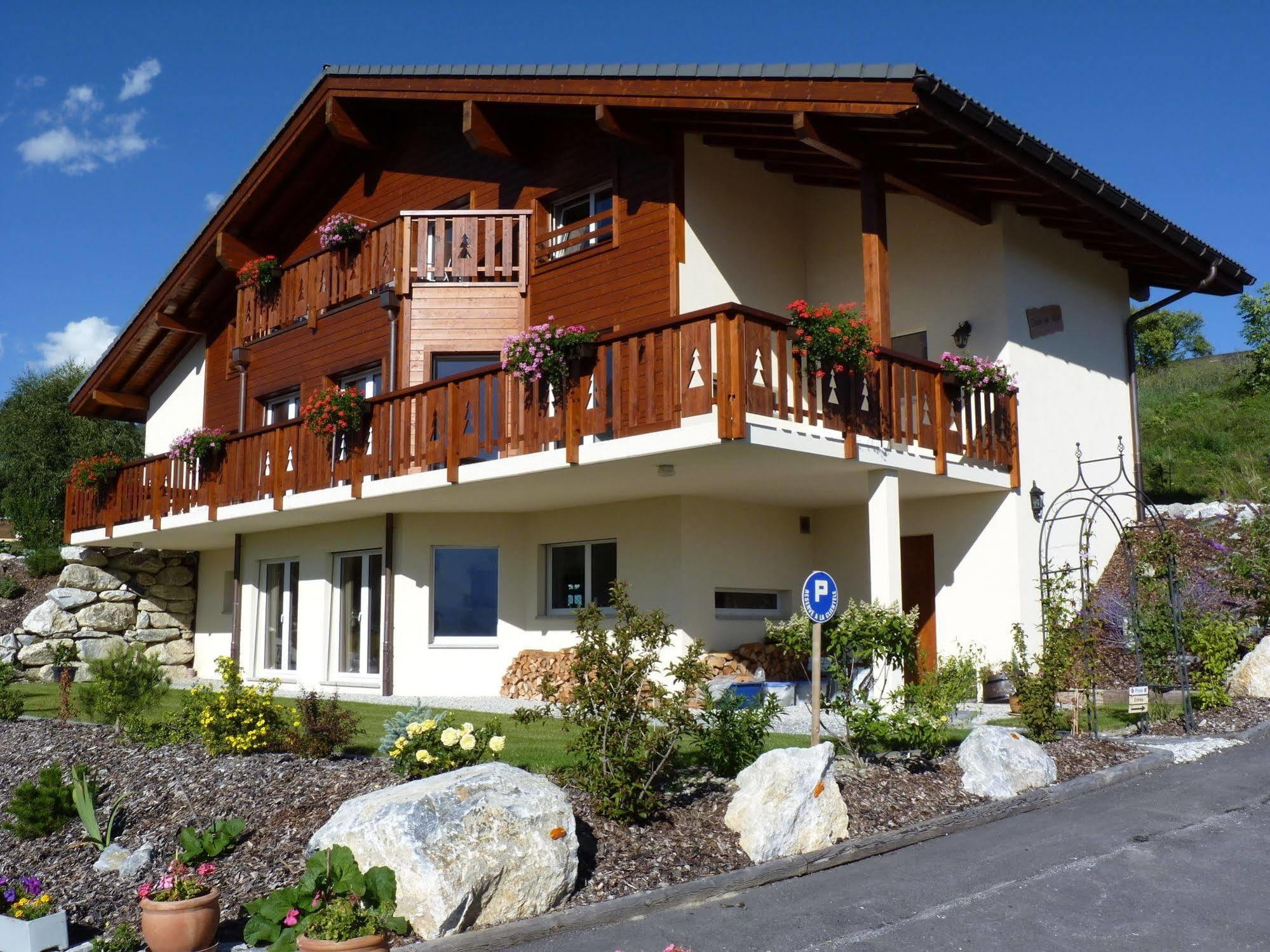 Chalet Des Alpes Bed & Breakfast Crans-Montana Exterior photo